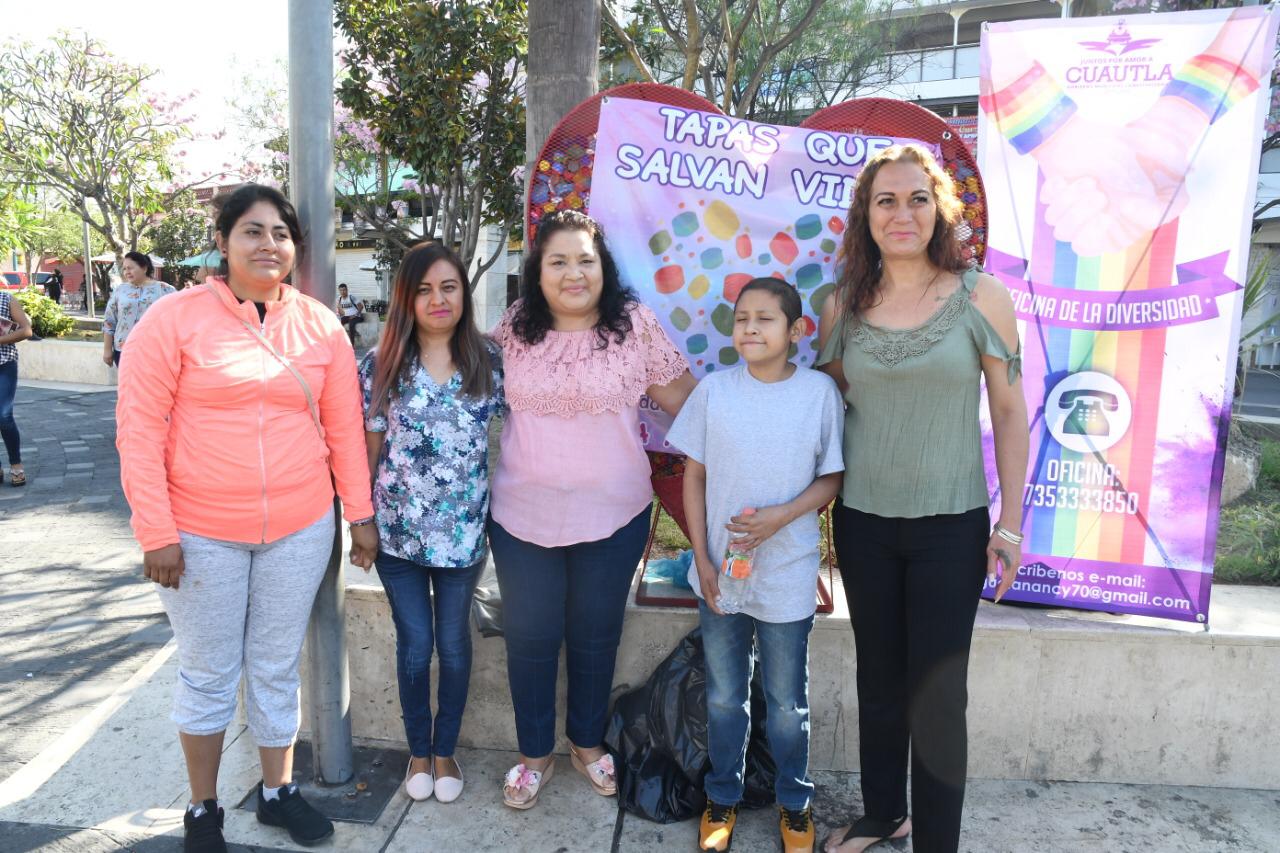 Entregan tapitas a niños con cáncer de Cuautla