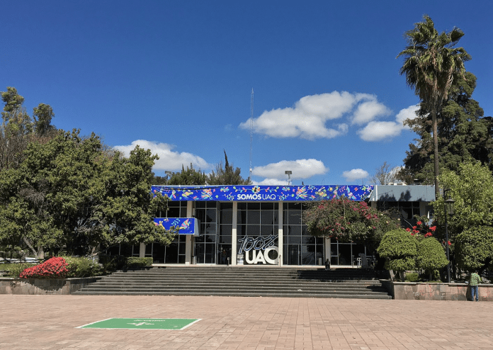 Maestro de la UAQ afirma que ‘pondrá falta’ a alumnas el 9 de marzo