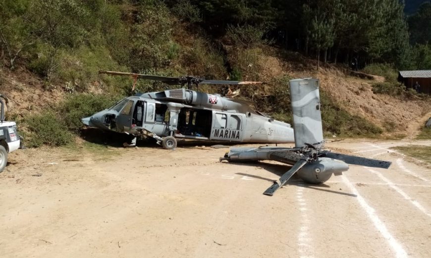 Cae helicóptero Black Hawk de la Marina en Veracruz; muere una persona