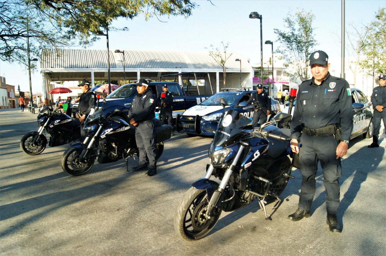 Entregan patrullas y uniformes a policías de Ayala