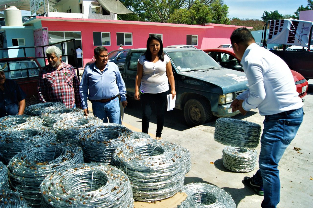 Entregan materiales para el campo a familias de Ayala