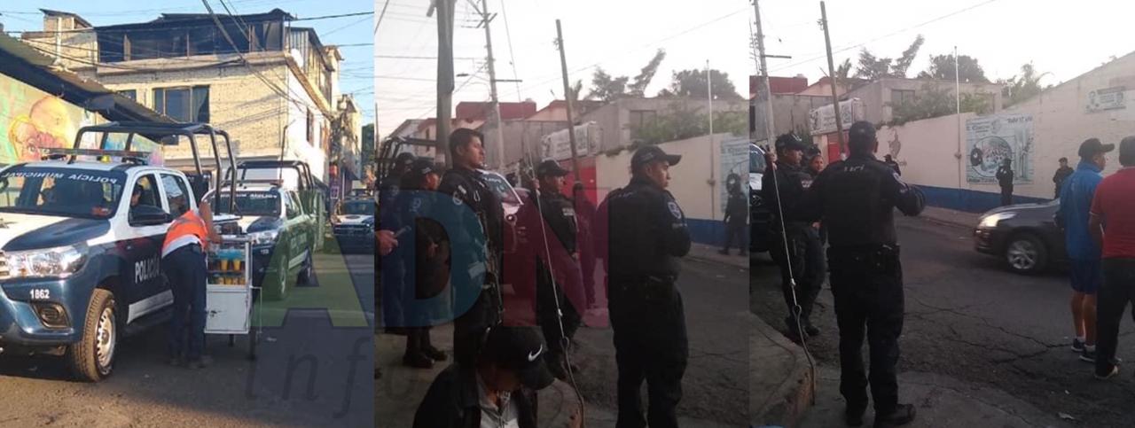 Ayuntamiento de Cuernavaca usó 8 patrullas y 23 policías para quitar un puesto de carnitas