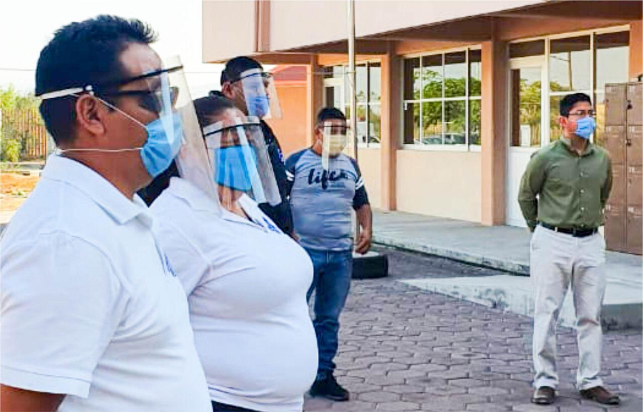 Escuela de la UAEM en Yecapixtla dona caretas contra el COVID-19 a personal médico