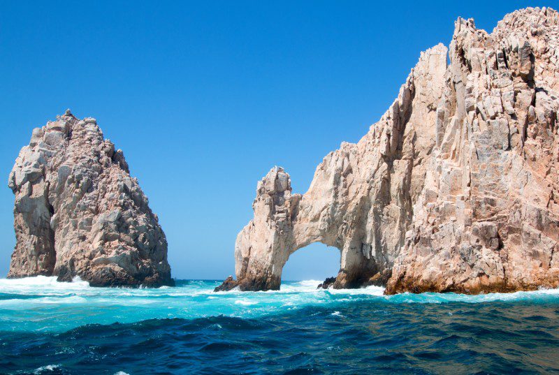 Suman 44 estadounidenses que viajaron a Los Cabos contagiados de COVID-19