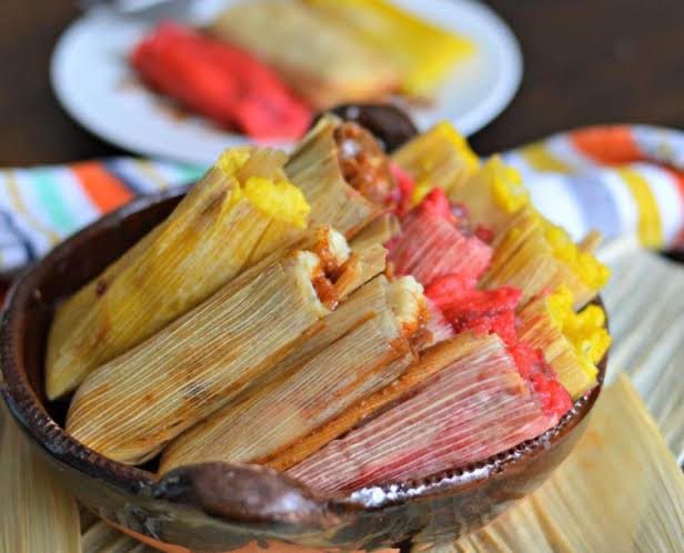 Hotelero vende tamales para poder pagar a sus trabajadores