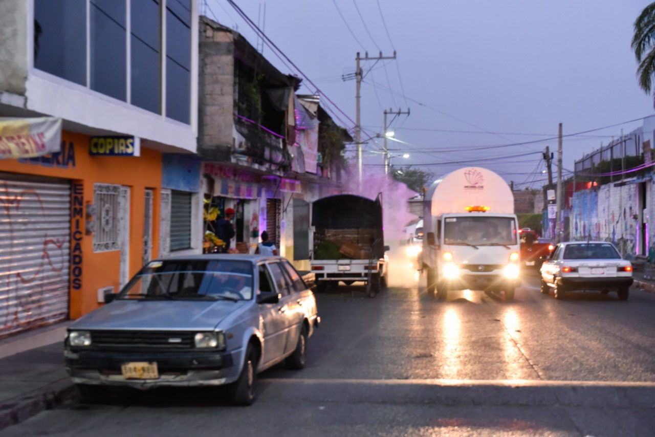 Sanitizan avenidas principales de Temixco