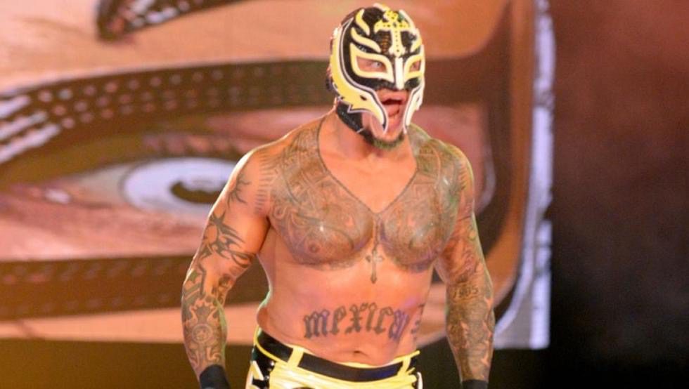 Reportan grave al Rey Mysterio tras lesión en el ojo