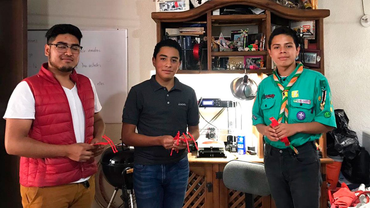 Niño scout mexicano crea caretas contra el COVID-19 con impresora 3D