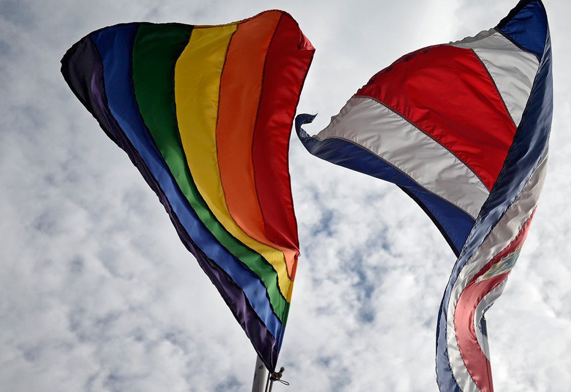 Costa Rica celebra el primer MATRIMONIO HOMOSEXUAL