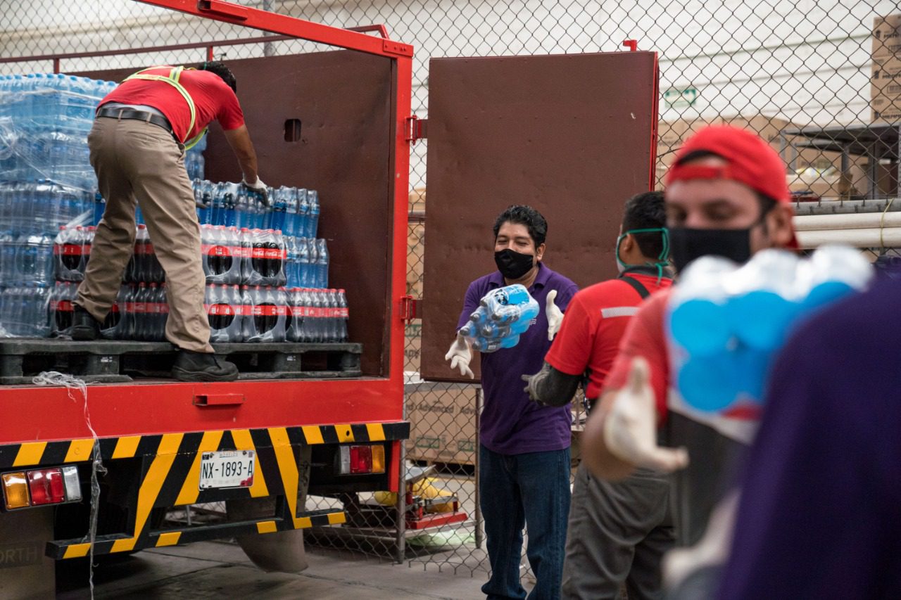 Coca Cola dona refrescos a población vulnerable de Morelos