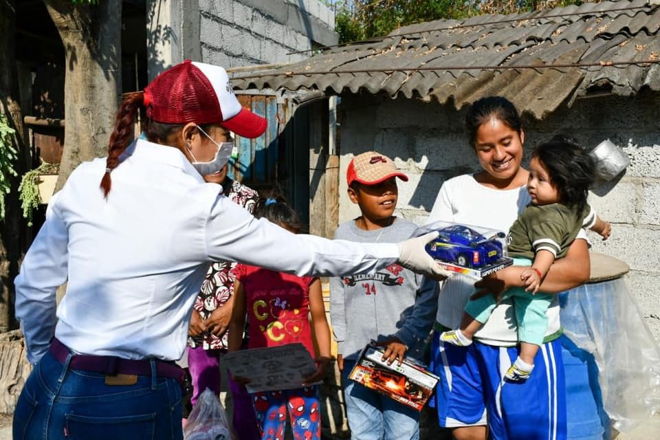 Inician entrega de despensas a familias de Ayala
