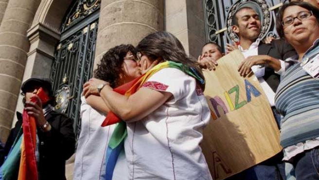 IMSS da seguro social a a matrimonios gay de todos México
