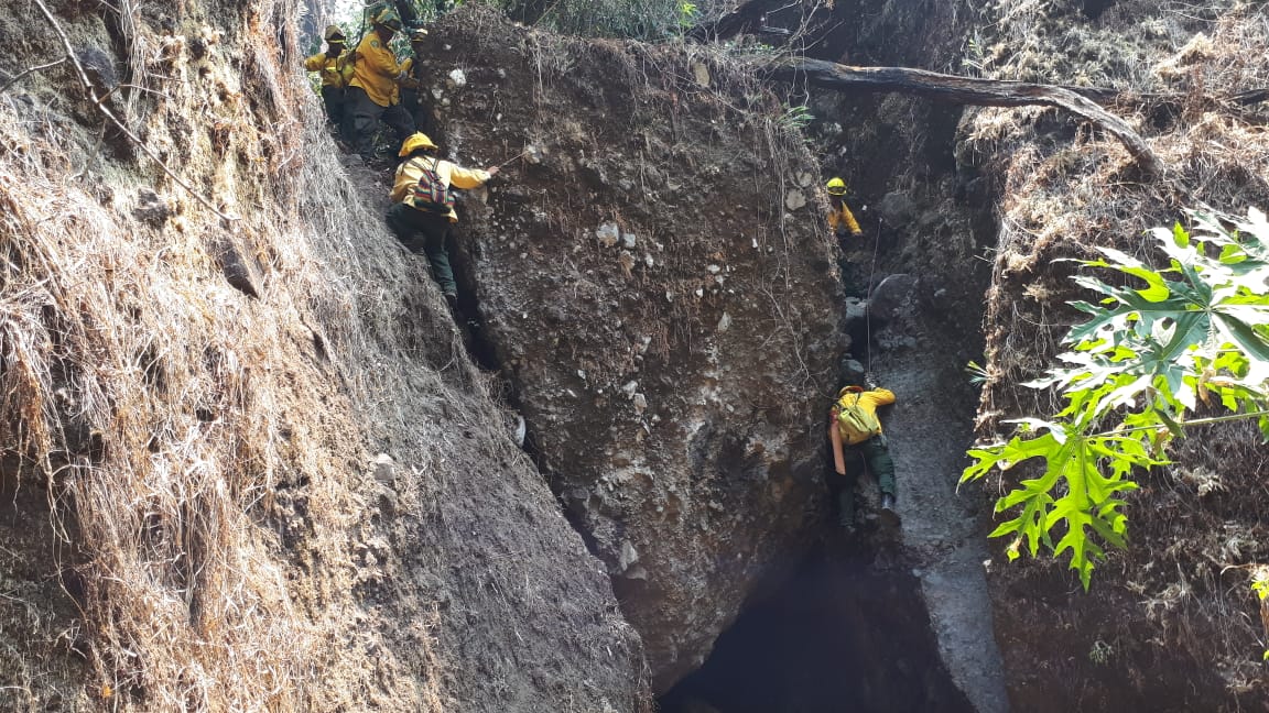 Logran liquidar al 100% incendio en cerros de Tepoztlán