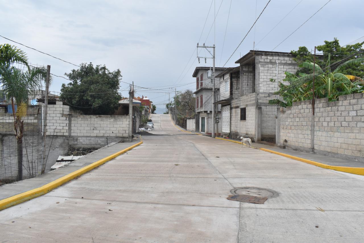 Concluyen obras de pavimentación y red eléctrica en colonias de Jiutepec