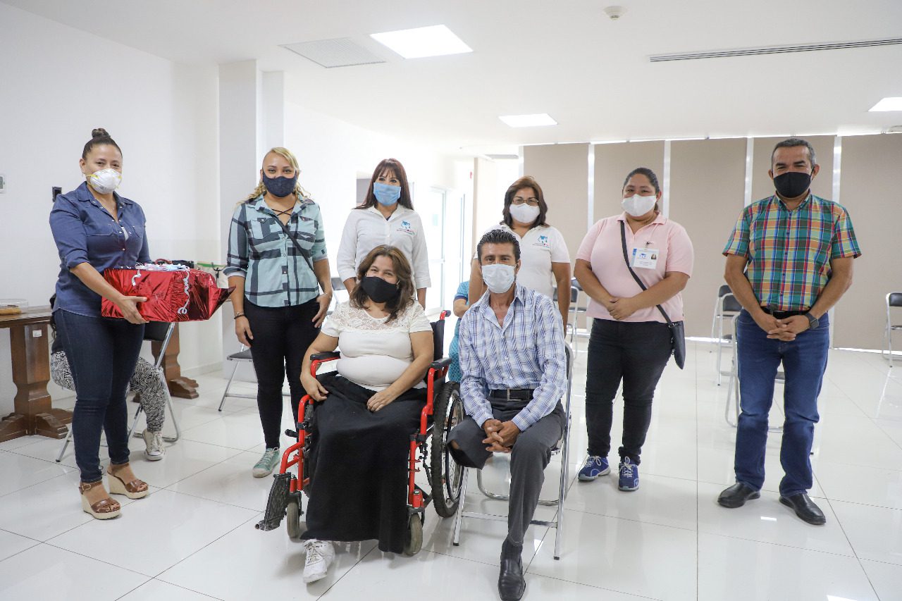 Diputada entrega prótesis a personas con discapacidades en Morelos