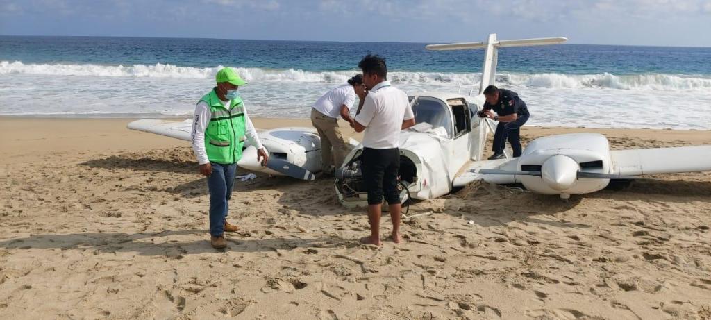 Cae avioneta de escuela de Cuernavaca en playa de Oaxaca