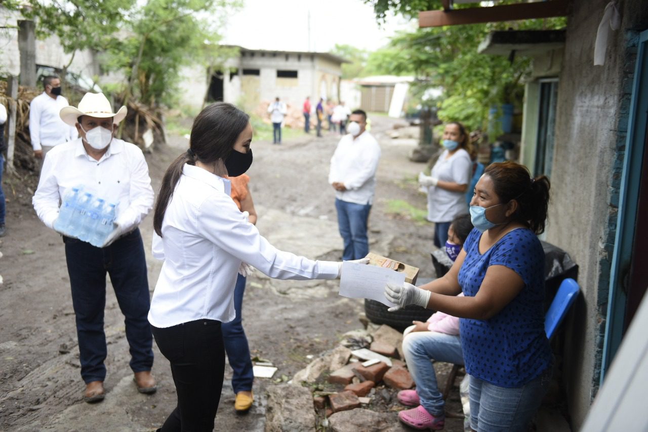 Entregan apoyo alimentario a familias de Axochiapan
