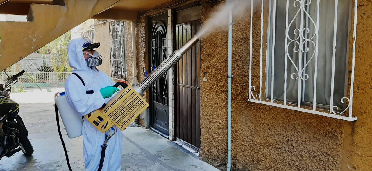 Sanitizan edificios de Ciudad Chapultepec en Cuernavaca