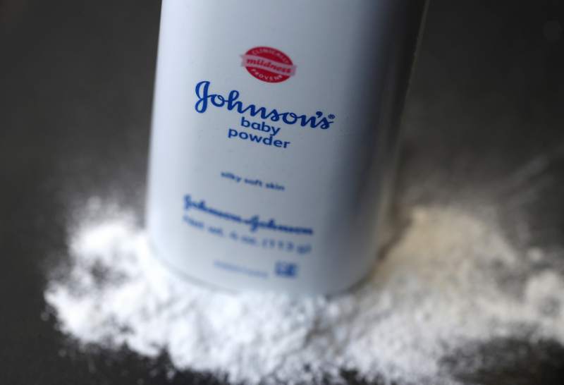 Confirman que talco Johnson&Johnson causa cáncer de ovarios