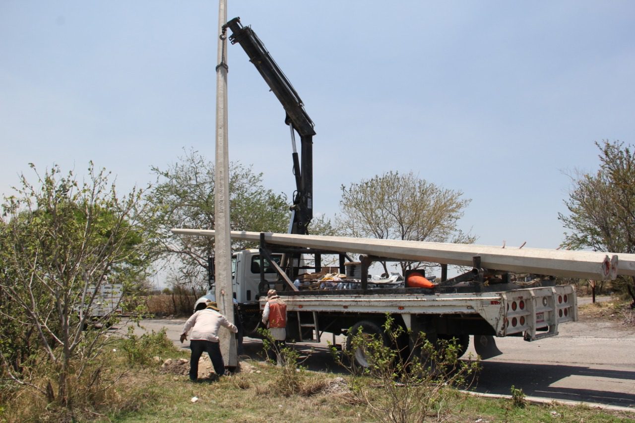 Ayuntamiento electrifica colonias de Ayala
