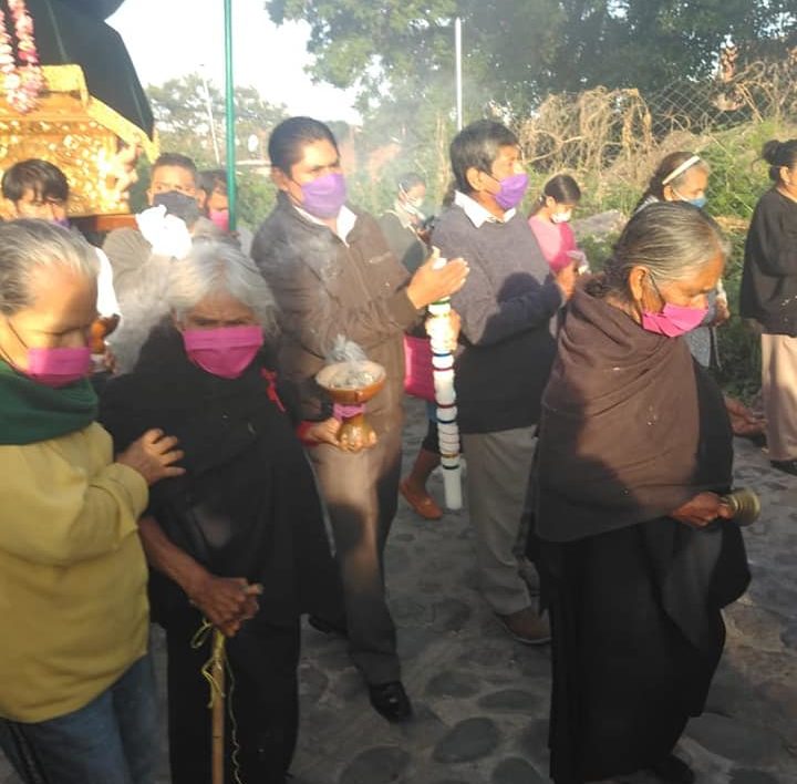Sacan a abuelitos de Tetelcingo a procesión de un santo a pesar del COVID-19