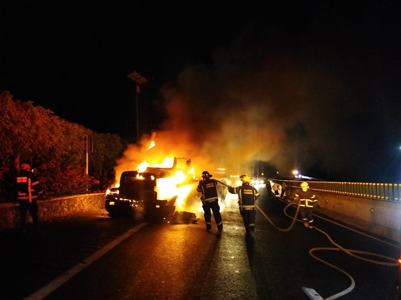 Se incendia camión en la México-Cuernavaca