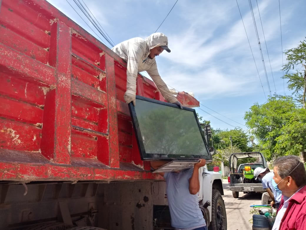 Descacharrizan y sanitizan hogares del municipio de Ayala