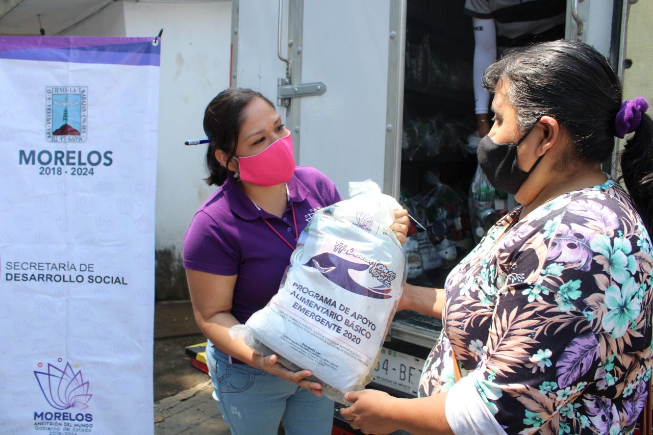Entregan apoyo alimentario en colonia de Cuernavaca