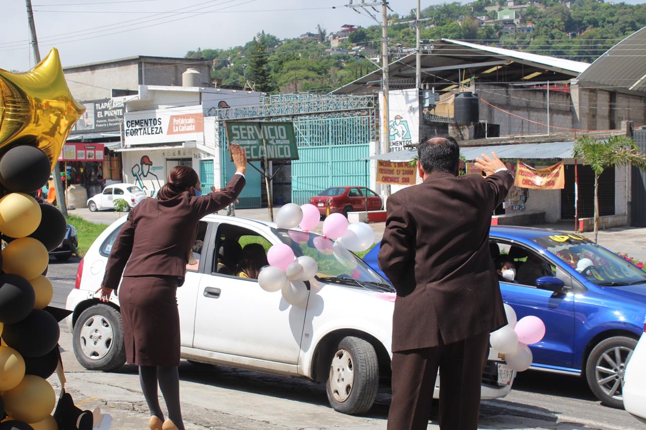 Celebran graduación sobre ruedas en Morelos