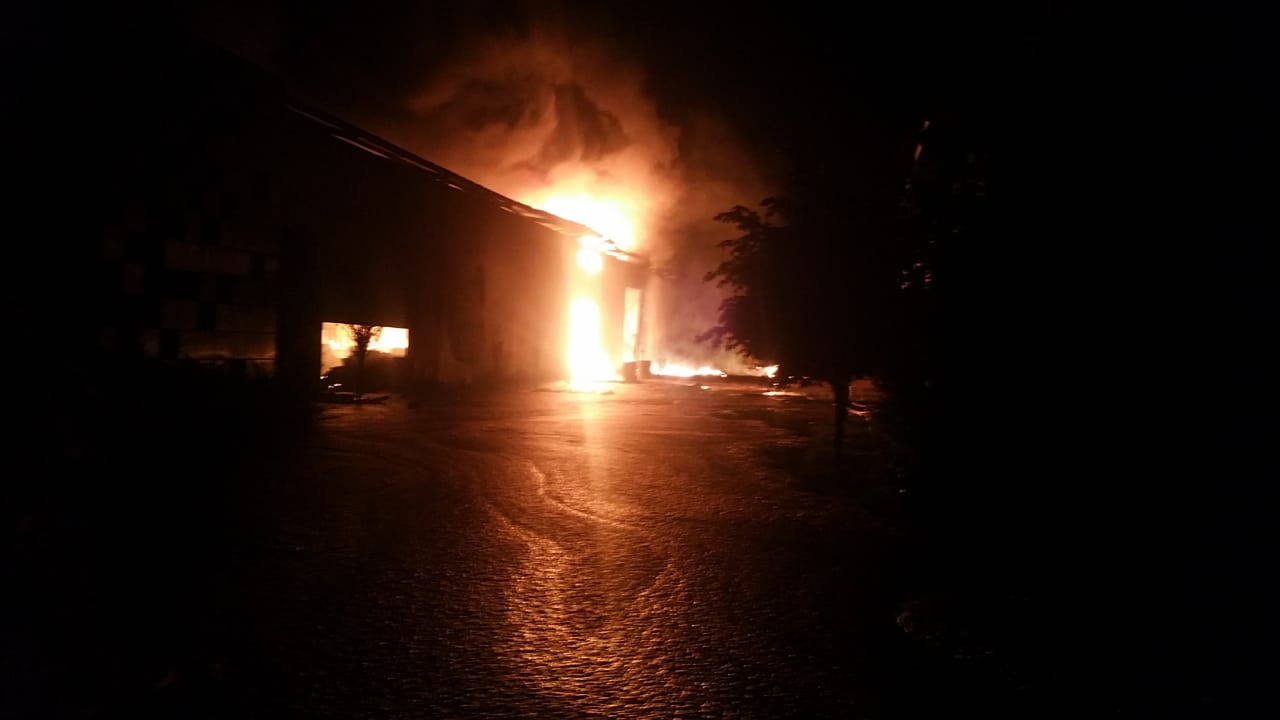 Bomberos de Ayala atendieron incendio en bodega de fertilizantes