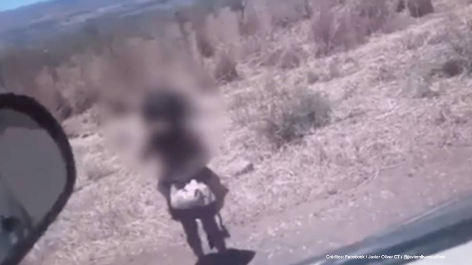 [VIDEO] Abandonan  niña de 5 años en carretera de Sonora
