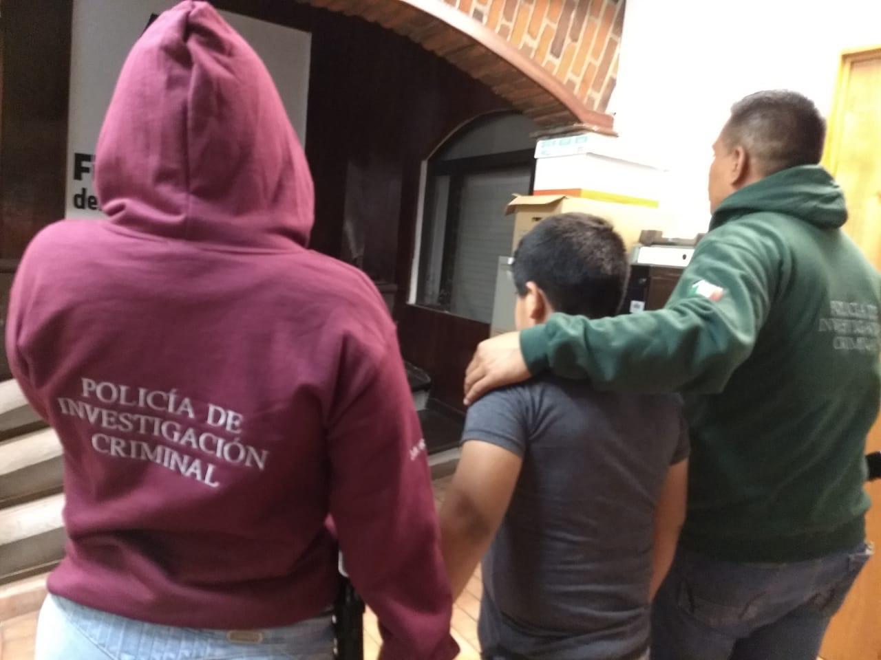 Madre abandona a su hijo para irse de fiesta, lo olvida y denuncia su desaparición