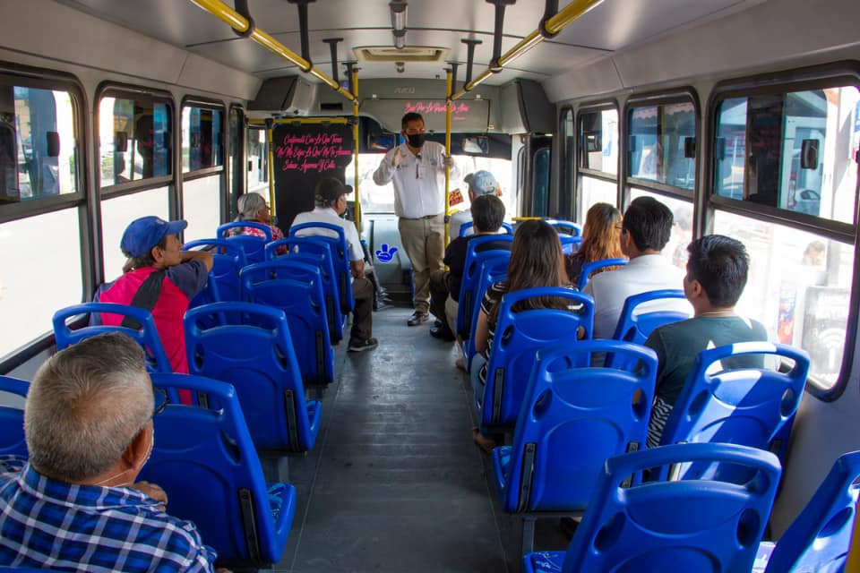 REPÓRTALOS, choferes y pasajeros del transporte público deben usar cubrebocas