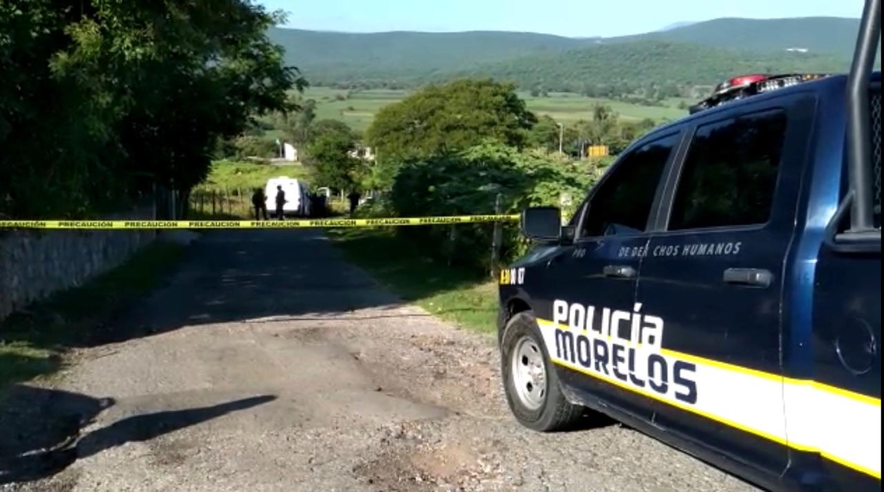 Hallan cadáver de hombre con mensajes en Mazatepec