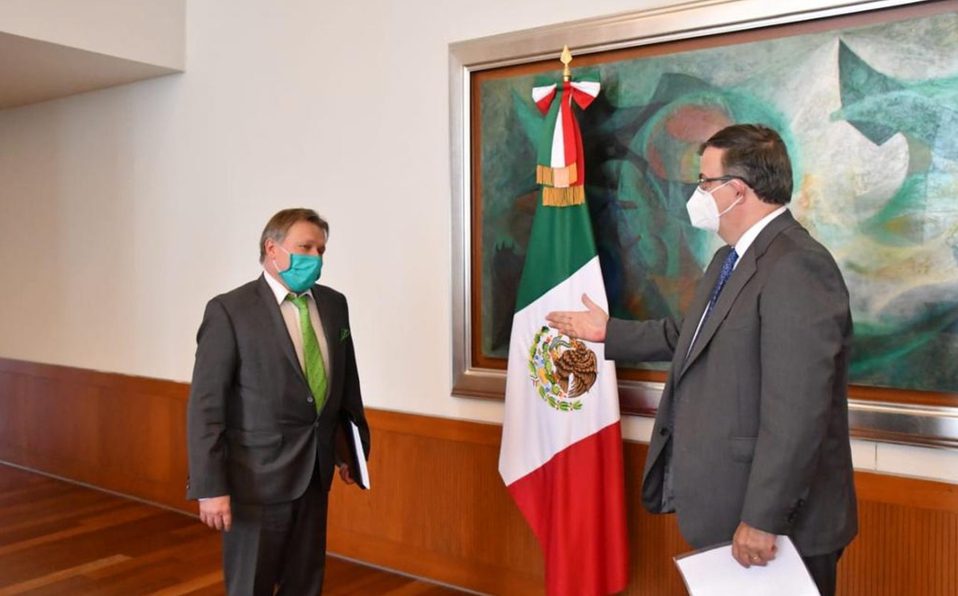 México muestra interés en participar en la Fase III de la vacuna Rusa.