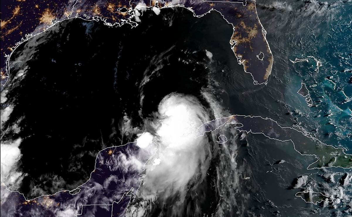“Laura” ya es huracán con vientos poderosos.