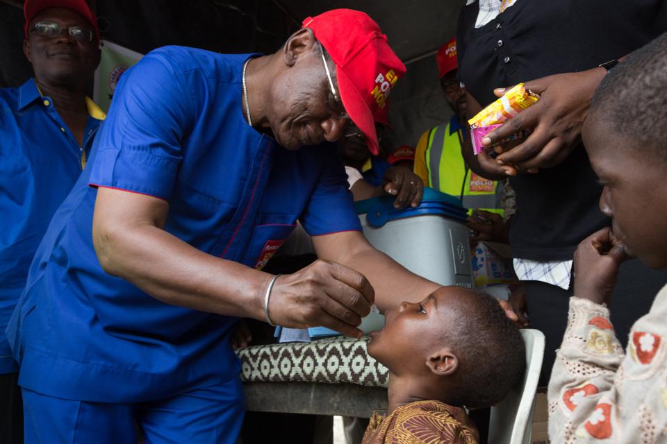 La polio esta oficialmente erradicada en África.