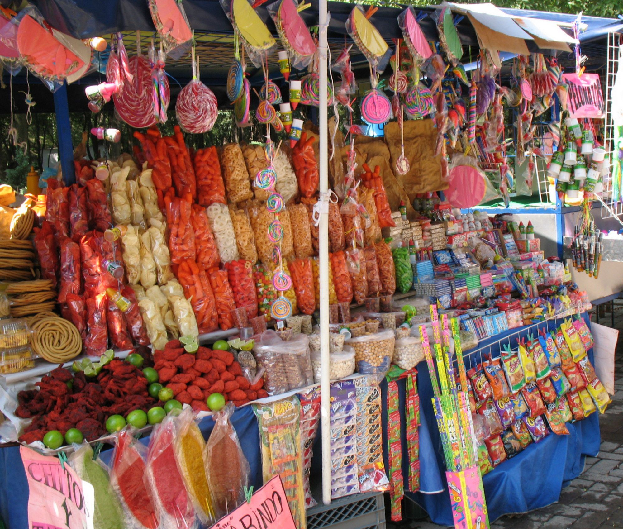 CDMX analiza prohibir la venta de alimentos chatarra y bebidas azucaradas a menores de edad