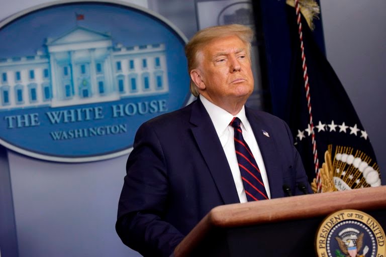 Bloquean a Donald Trump en Facebook y Twitter por publicar información FALSA