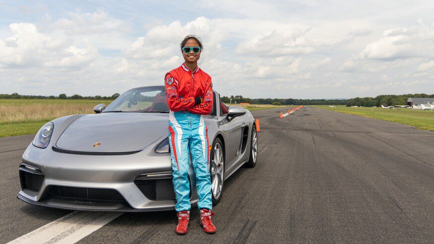 Porsche y una piloto de 16 años rompen  Récord Guinness