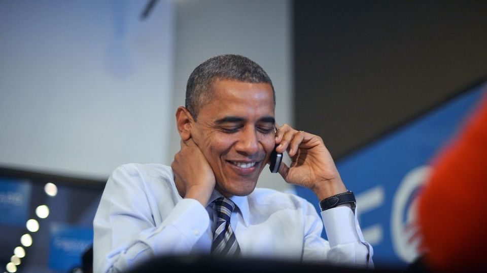 Barack Obama, comparte un numero de teléfono para que le manden un mensaje