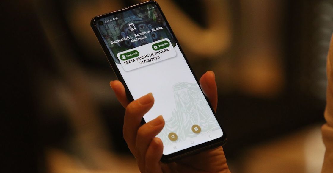 Diputados federales reciben celulares de 6 mil 500 pesos para poder votar desde casa