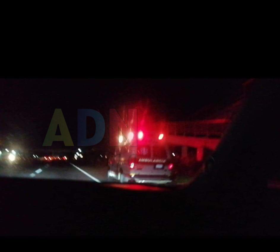 Golpean y quitan arma a policías en Ayala