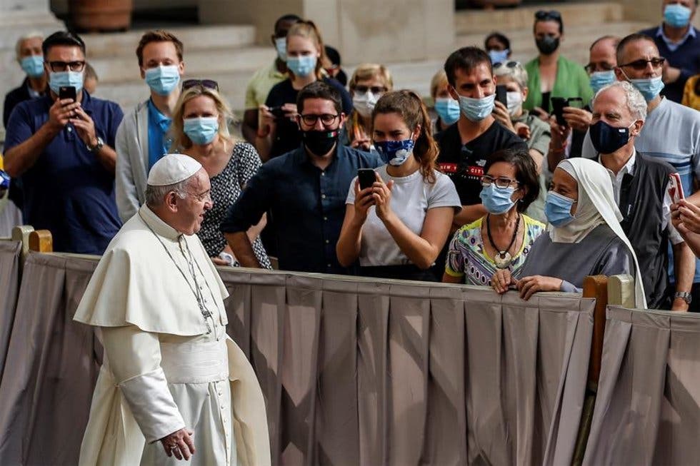 Papa Francisco celebra su primer audiencia publica después de seis meses de suspensión