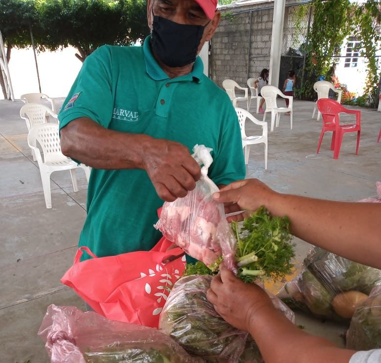 Llevan venta de alimentos a bajo costo en colonias de Cuautla