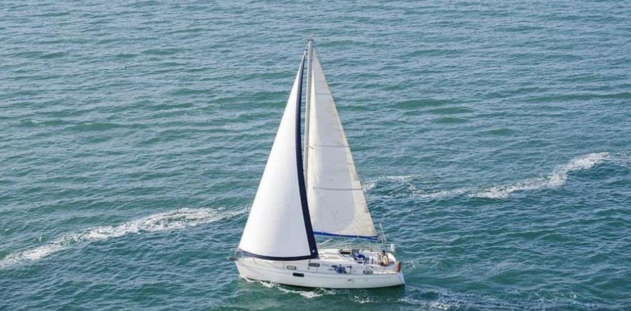 Pareja se pierde en el mar tratando de demostrar que la tierra es plana