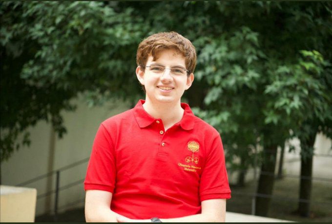 Joven mexicano gana medalla de oro en Olimpiada Internacional de Matemáticas