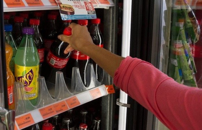 Proponen aumentar de 1.2 a 5 pesos impuesto a refrescos