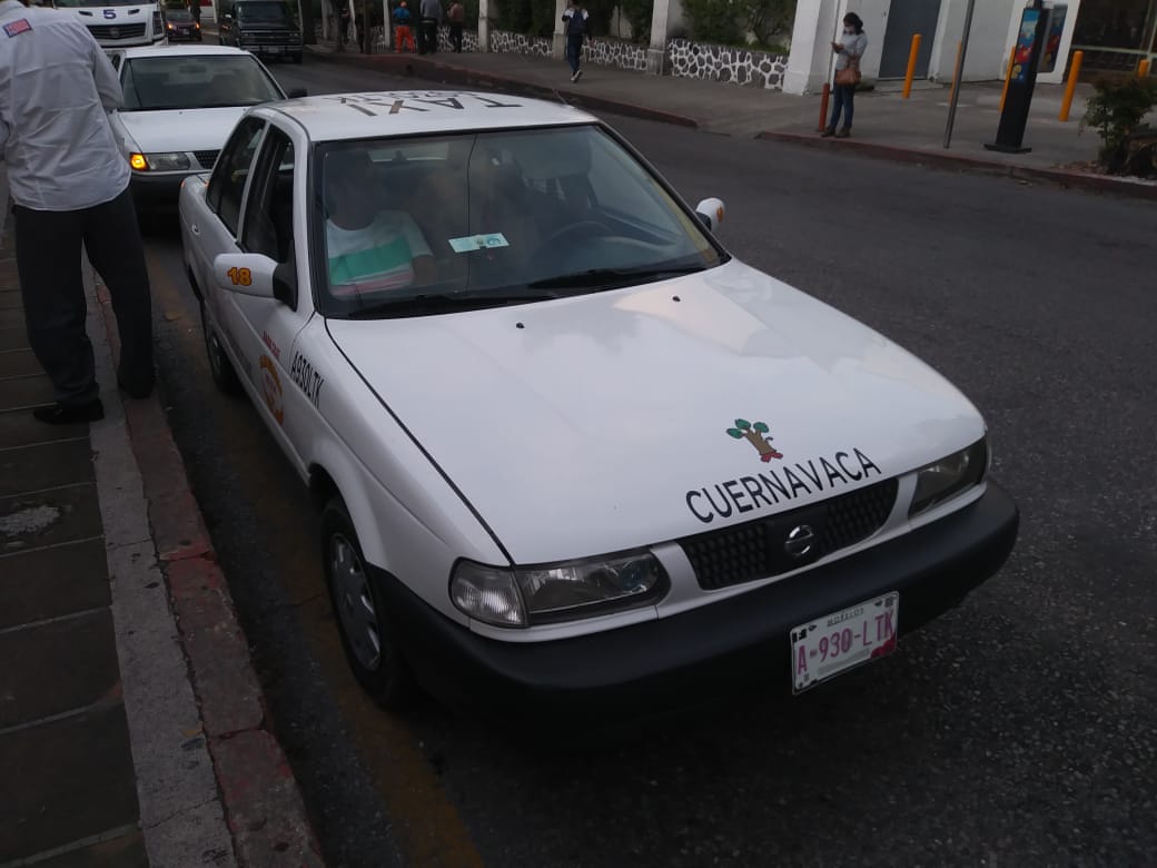 Castigan a taxis que funcionan como colectivos en Cuernavaca