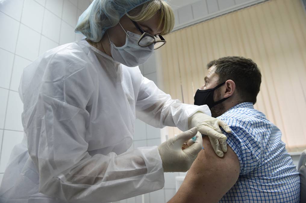 14% de voluntarios ha sufrido complicaciones por vacuna rusa